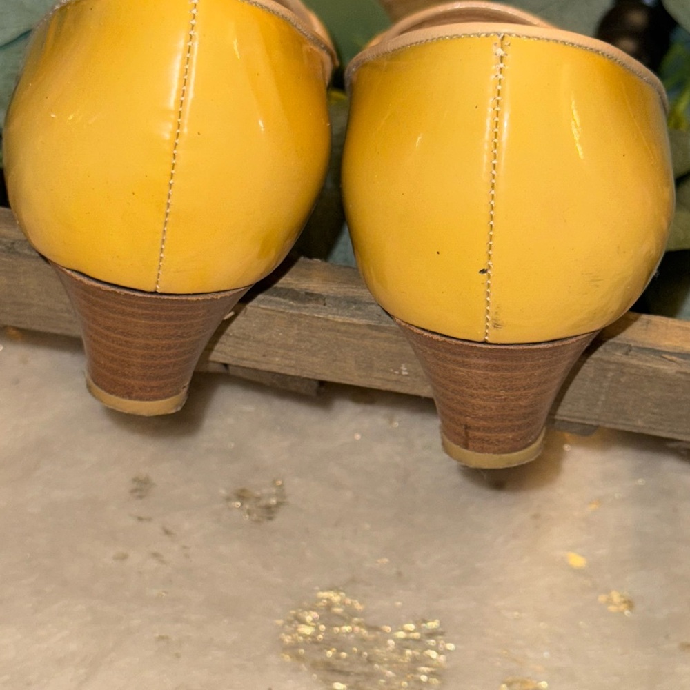 Salvatore Ferragamo Authentic Vintage Yellow Heeled Shoes - Picture 3 of 10